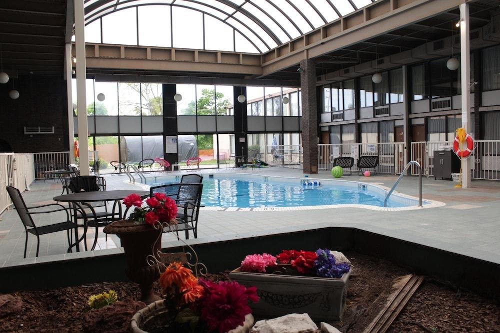 Newark Garden Hotel, New York, thumbnail 3