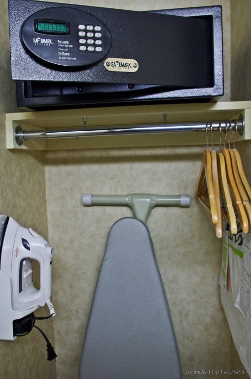 Radisson Suite Toronto Airport, Toronto, thumbnail 2