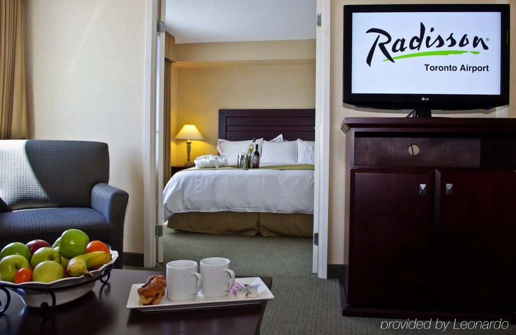 Radisson Suite Toronto Airport, Toronto, thumbnail 3