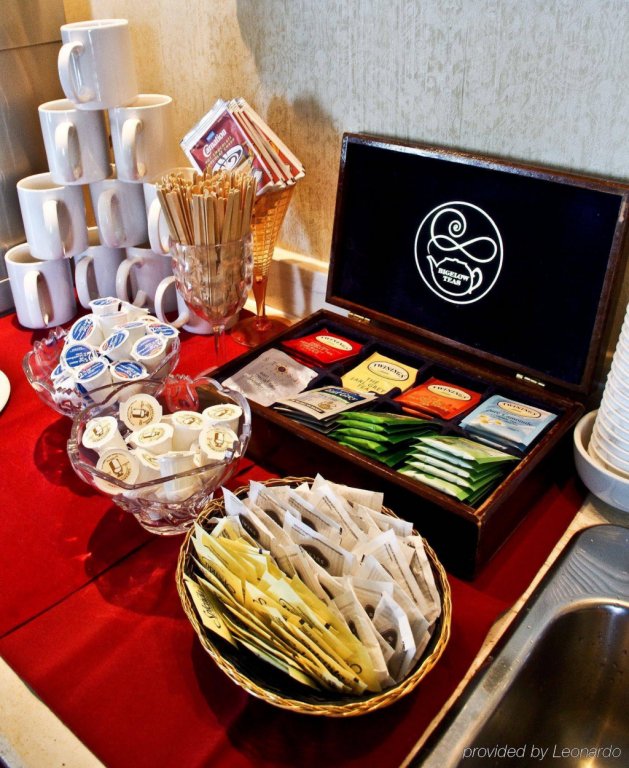 Radisson Suite Toronto Airport, Toronto, thumbnail 4