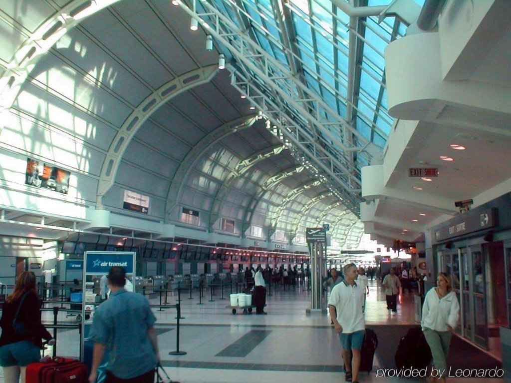 Radisson Suite Toronto Airport, Toronto, thumbnail 10
