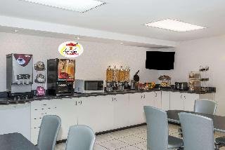 Super 8 by Wyndham Downtown Toronto, Toronto, photo 1