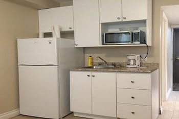 Alisa Guest Home - Suites, Toronto, thumbnail 8