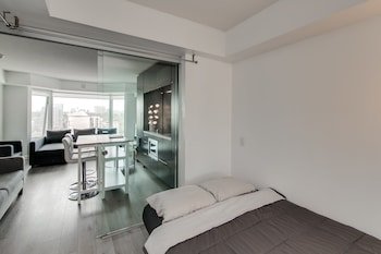 Amazing Royal Suites Yorkville, Toronto, thumbnail 2