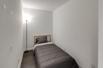 Amazing Royal Suites Yorkville, Toronto, thumbnail 8