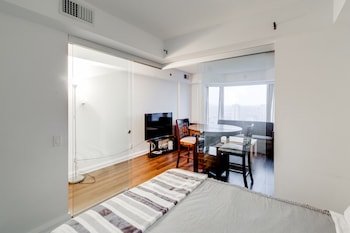 Amazing Royal Suites Yorkville, Toronto, thumbnail 9